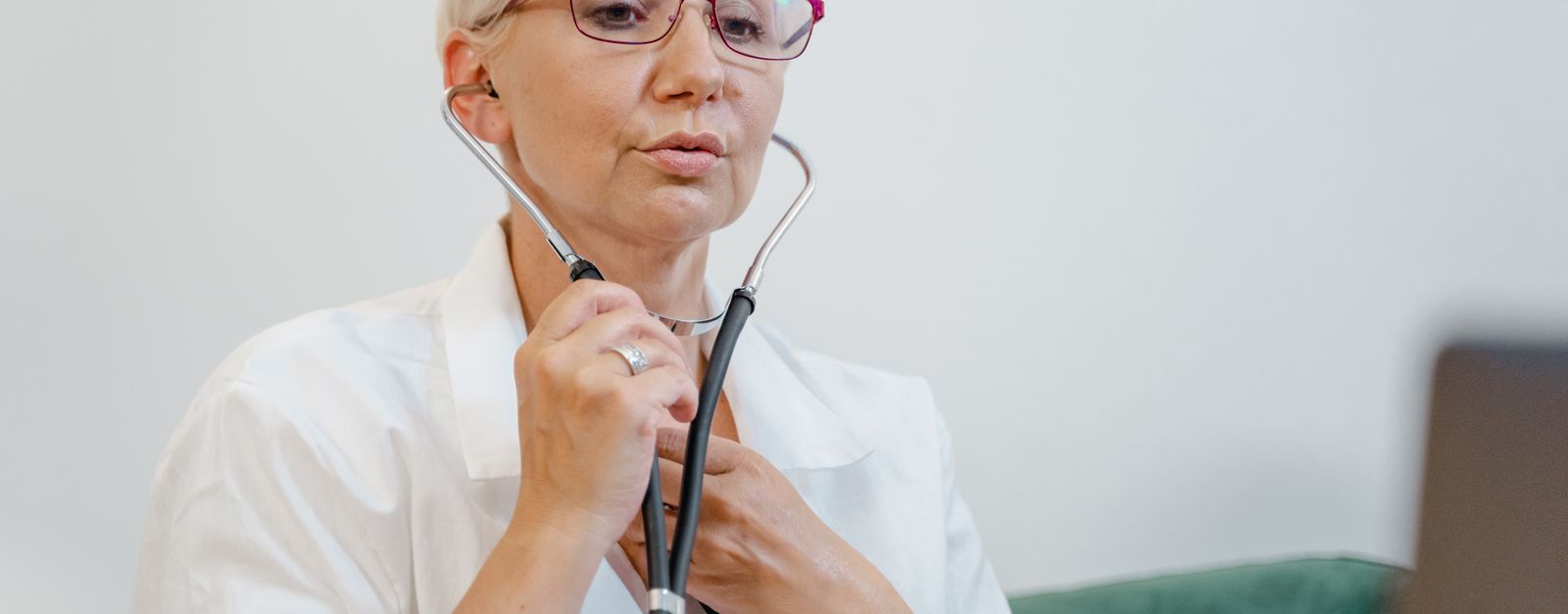 A New Mexico senior talking with their doctor about which 2027 Medicare plans keep them in-network